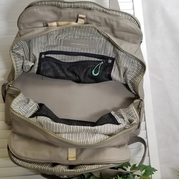 Lululemon Gray Leather carry on tote - Picture 6 of 8